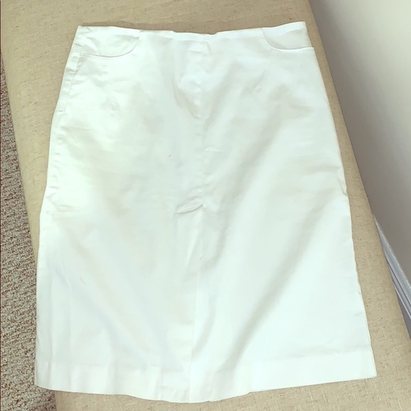 White stretchy a -line skirt - Picture 5 of 8
